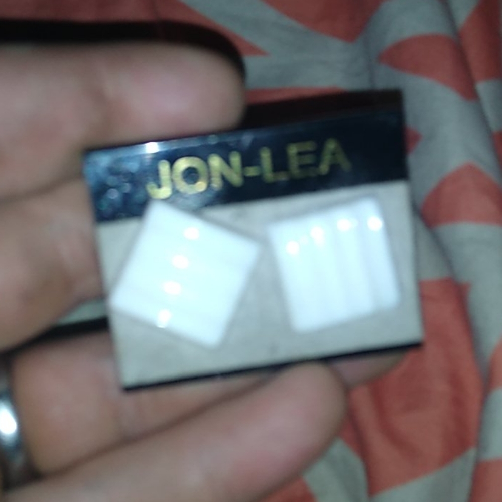 New JON-LEA EARRINGS. - Picture 2 of 2